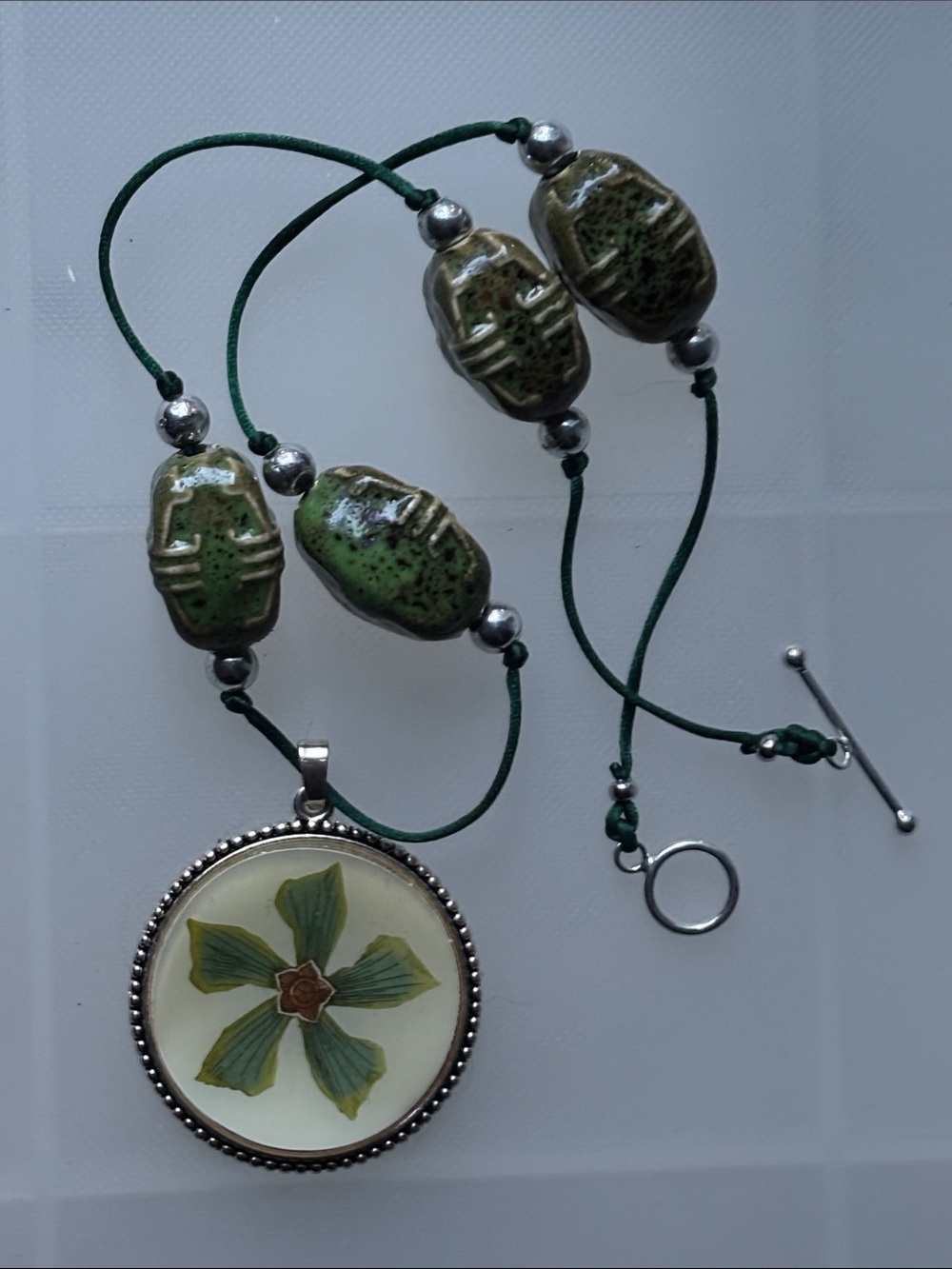 🟥Brand New Green & Silver Flower Pendant Necklace With Scarab Style Beads